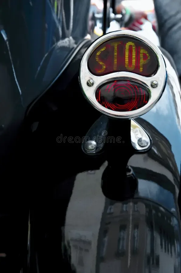 Задний стоп-сигнал в стиле ретро — детальный ракурс